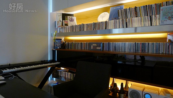 CD櫃加上燈光照射,很有時尚味