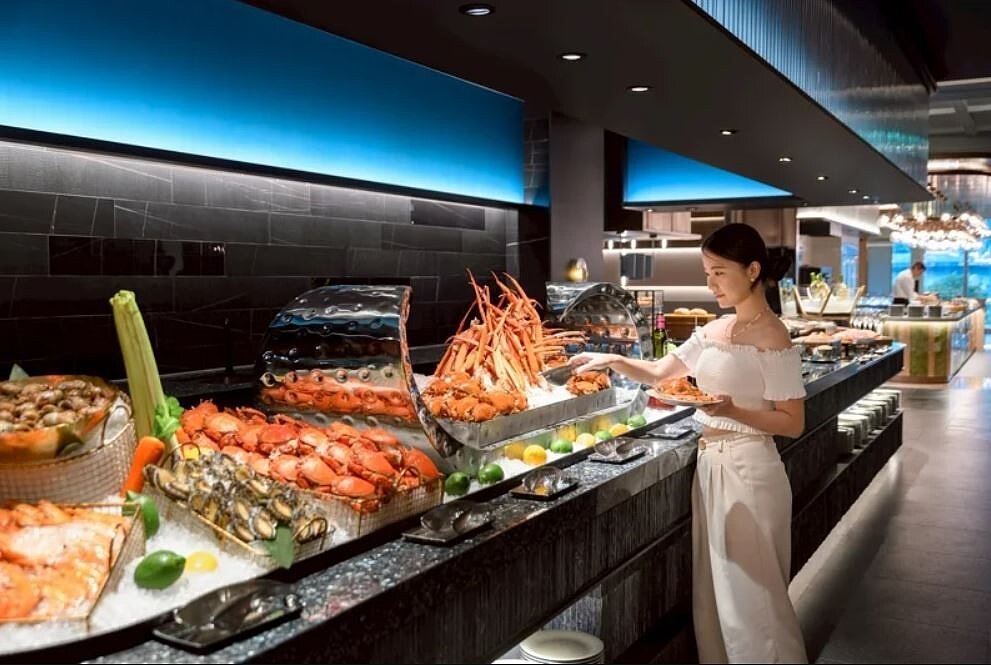 號稱「全台最難訂位Buffet」的島語,將在8月22日晚餐時段於高雄漢神百貨開出首間分店。漢來美食/提供