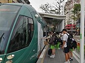高雄輕軌「觀光運量下降」通學運量提升　2大關鍵待考驗