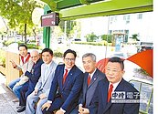 太陽能公車亭　年省電2555元