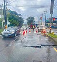 地下道積水、路面爆裂　桃園豪雨成災　市府搶修