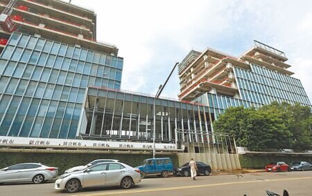 監察院30日指出,台北大學台北民生及建國校區BOT案疑涉開發不當,教育部草率認定BOT案設施屬「文教設施」,有失督飭立場,監察院通過審議糾正台北大學及教育部。圖為台北大學台北建國校區BOT案正在興建中。(劉宗龍攝)