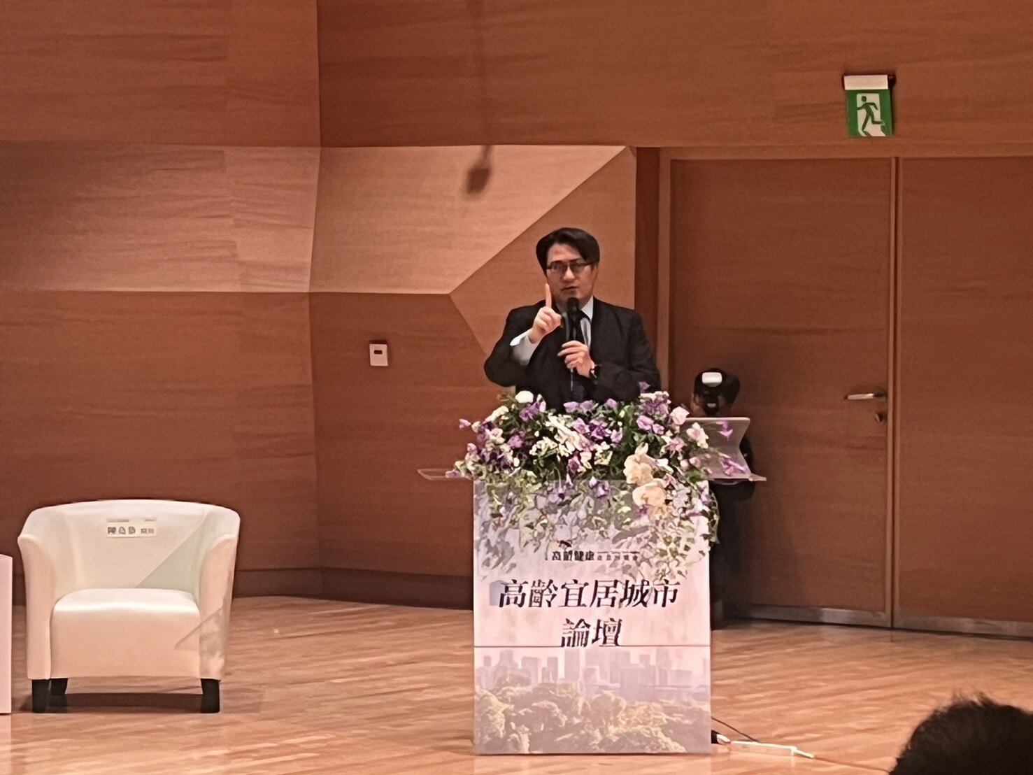 生策會「活力長壽!高齡宜居城市論壇」今天舉行。高齡醫學專家、台北市立關渡醫院院長陳亮恭表示,打造長者適合居住的環境,就醫便利性是各國關注重點。記者林琮恩/攝影