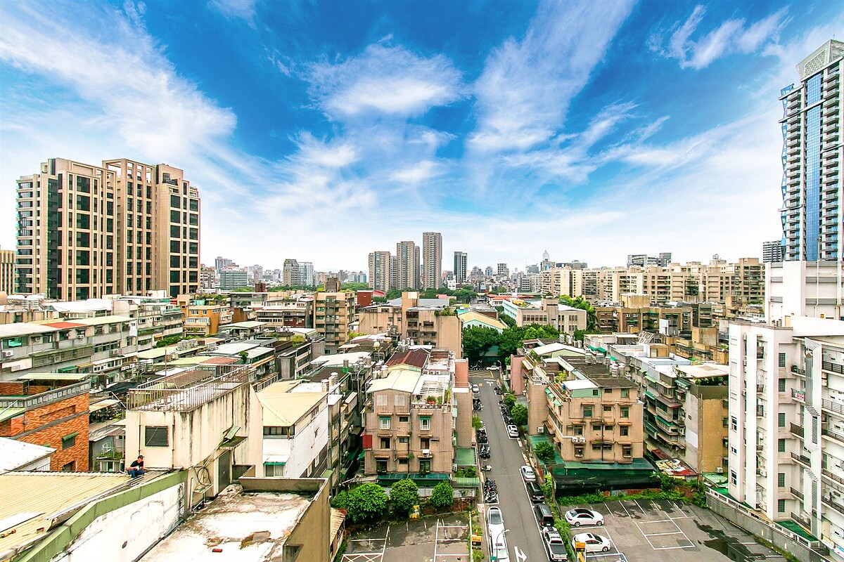 2025上半年全台建物買賣移轉棟數出爐，全台交易量僅13萬棟，創下買賣移轉棟數有紀錄以來的第三低紀錄。房市示意圖／永慶房產集團提供