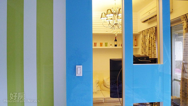 1.吳語潔搬到內湖小套房後,工作邀約不斷。