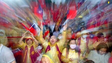 大罷免投票結果26日出爐,24席藍營立委全數未通過罷免。投資專家點出,政治不確定因素解除,對台股後市屬正面影響。圖∕本報資料照片