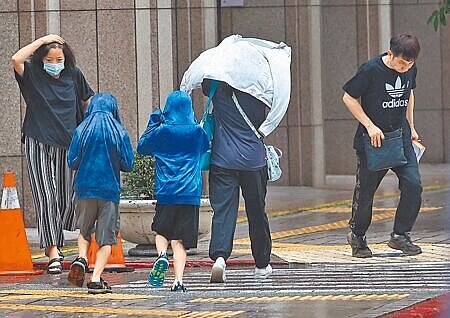 中央氣象署表示,未來一周雨勢不斷,中南部可能出現短延時豪雨,其他地區也有局部降雨。(本報資料照片)