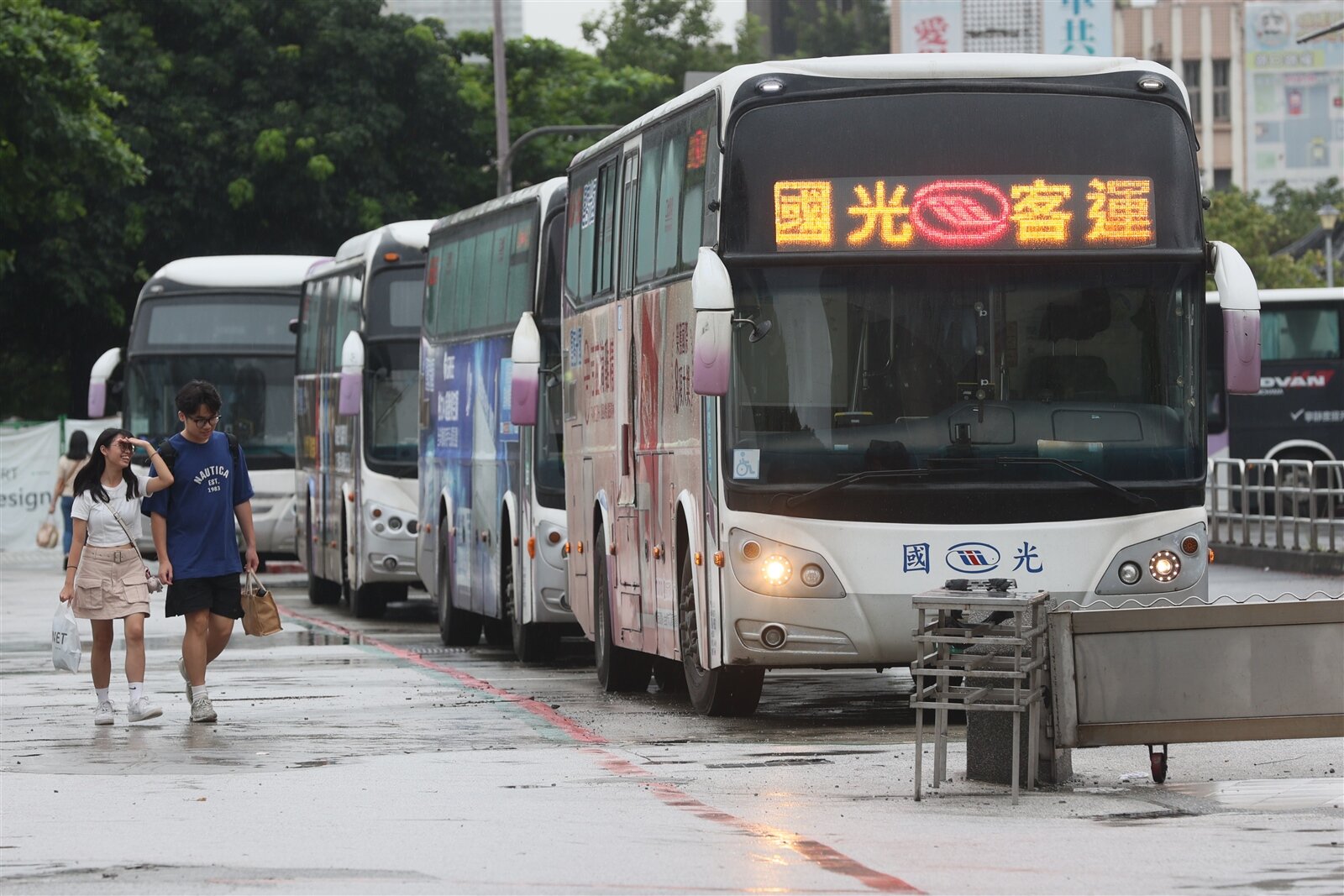 國光客運爆財務困難,有意停駛14條虧錢路線,公路局表示,去年已補貼國光客運營運約3.47億元,將協調業者欲停駛路線,以不影響運輸服務為前提。記者許正宏/攝影