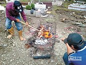 公墓起掘粗魯　鄉民：對先人不敬