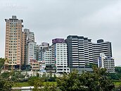 西曬家具壽命短、頂樓恐漏水！網一面倒選「它」：還能救