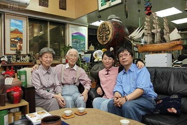 8.詩人余光中夫婦(左)也常來找吳德亮喝茶。