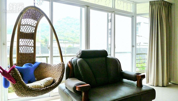 2.座落於基隆郊區的家有百坪大。