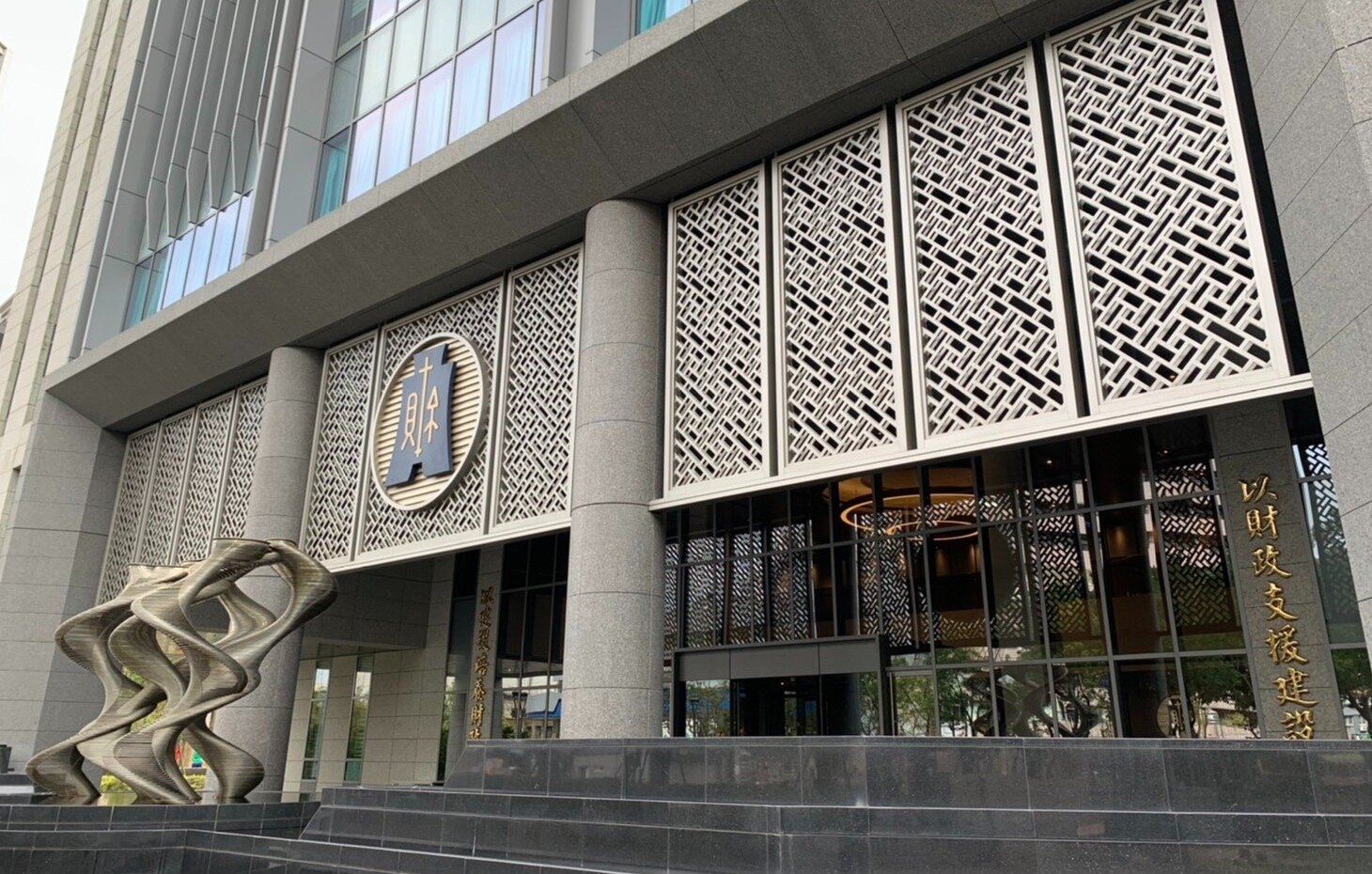 國稅局官員透露,建商若有折讓都會向稅局通報,民眾有無申報一查就知道。(本報資料照片)