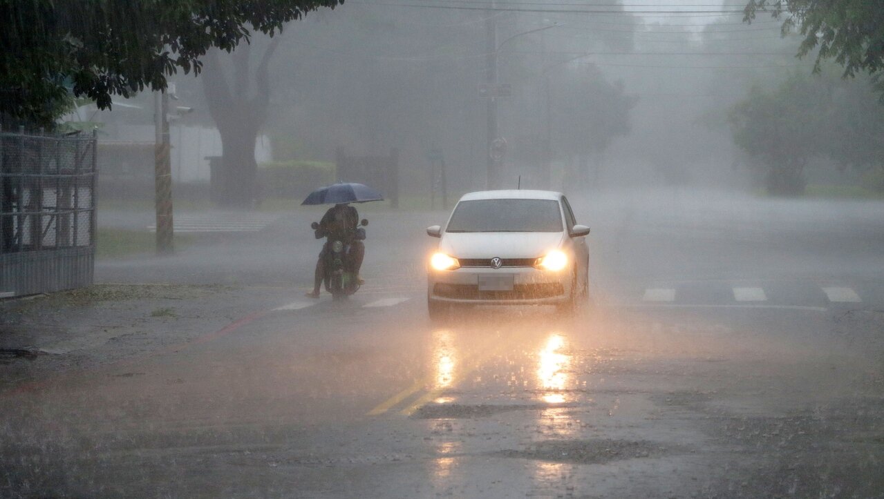 嘉義縣政府公告，未來嘉縣24小時累積雨量已達停班停課警示標準，明（3）日停班停課。示意圖。聯合報系資料照 