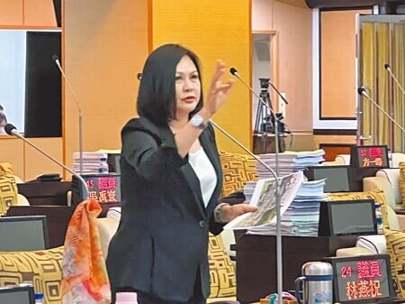 勞動部開放營建移工幫忙災後復原工作,率先提議此案的國民黨台南市議員林燕祝2日表示「早該這麼做了」。(本報資料照片)