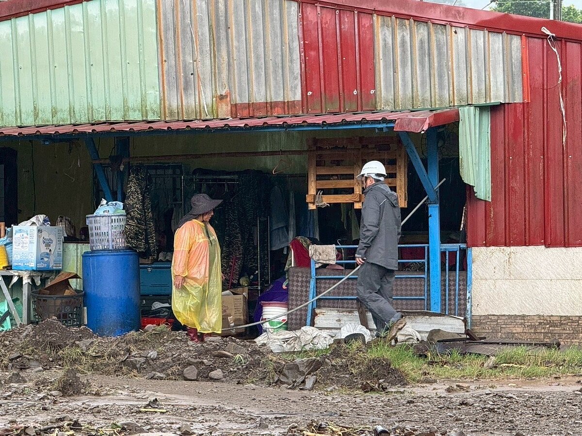 高雄那瑪夏聯外道路台29線多處路基沖毀及塌陷,也有民宅遭土石泥流入侵。圖/那瑪夏區公所提供