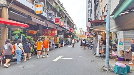 
台南市7月以來天災頻仍，具有觀光指標性的國華街商圈假日人潮冷清。（程炳璋攝）
