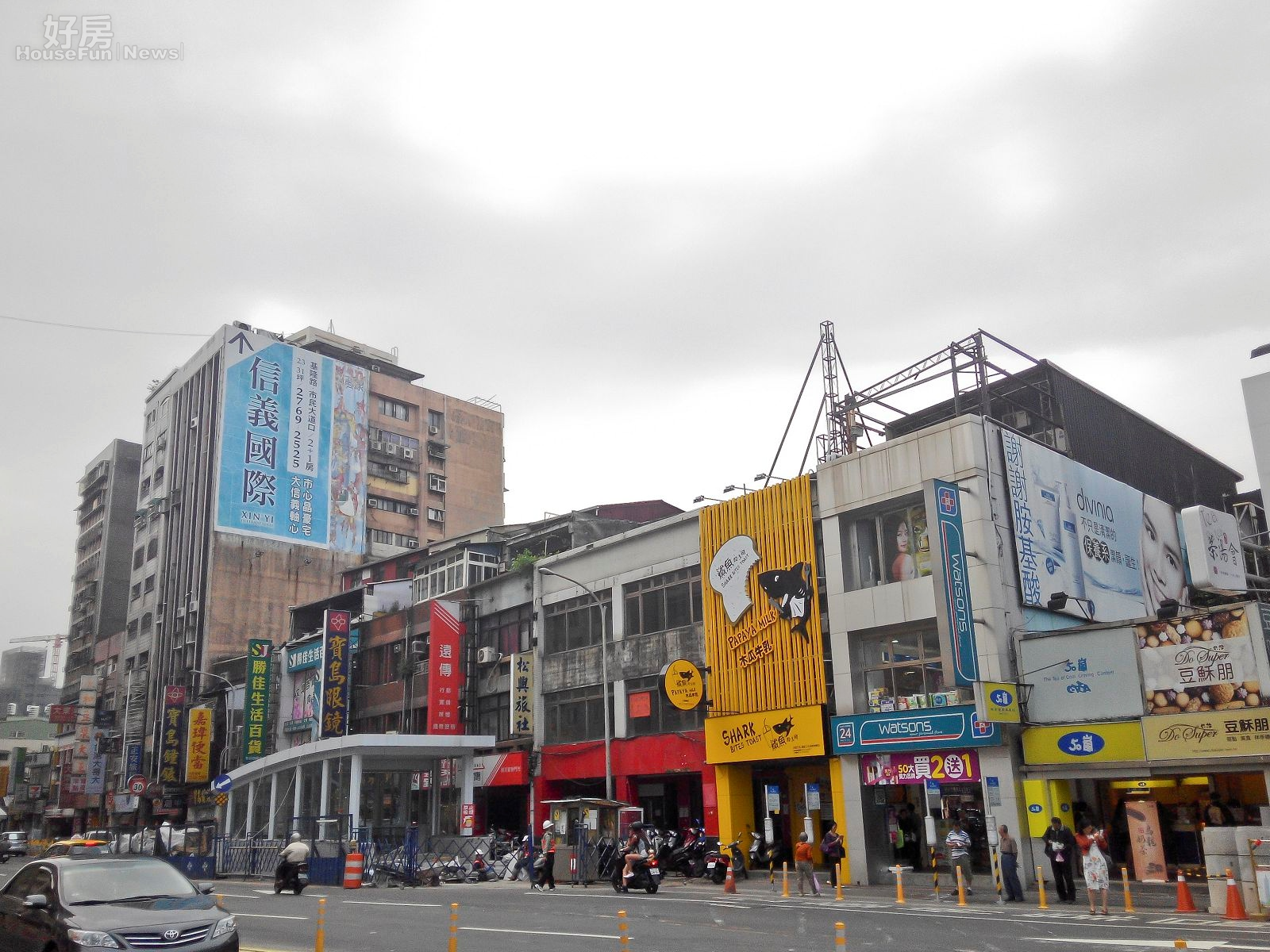 捷運松山站附近店家景。(好房News記者 陳韋帆/攝影)