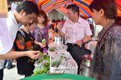 外埔三崁社區推銷農產品　遊客湧至場面熱鬧
