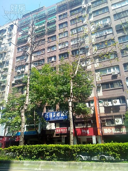 1「永馨大樓」儘管屋齡超過10年,外觀依舊新穎。