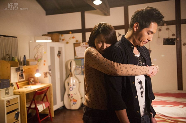 4.女主角千惠房間裡，牆上的彩色小球很有甜點風。