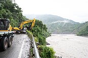 破莫拉克紀錄！高屏累積雨量近3千毫米　台20線2道路最快明傍晚搶通
