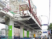 新北捷運高架很藝術　彩龍遊城市