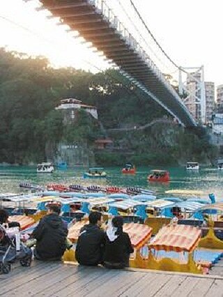 新北市碧潭吊橋周邊都更案,環保團體十分關心。