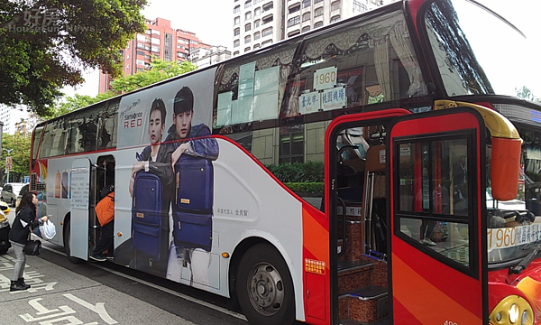 金秀賢廣告鋪天蓋地 (好房News記者林美欣攝影)