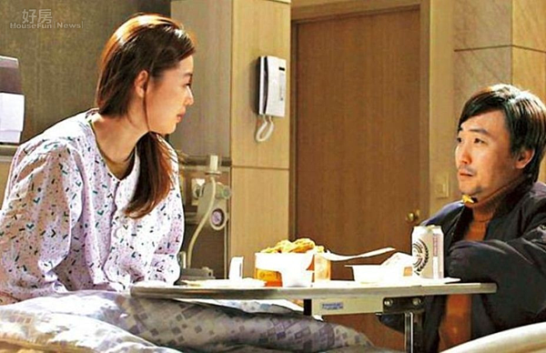 16.千頌伊即使住院也愛吃炸雞配啤酒。(摘自百度貼吧)