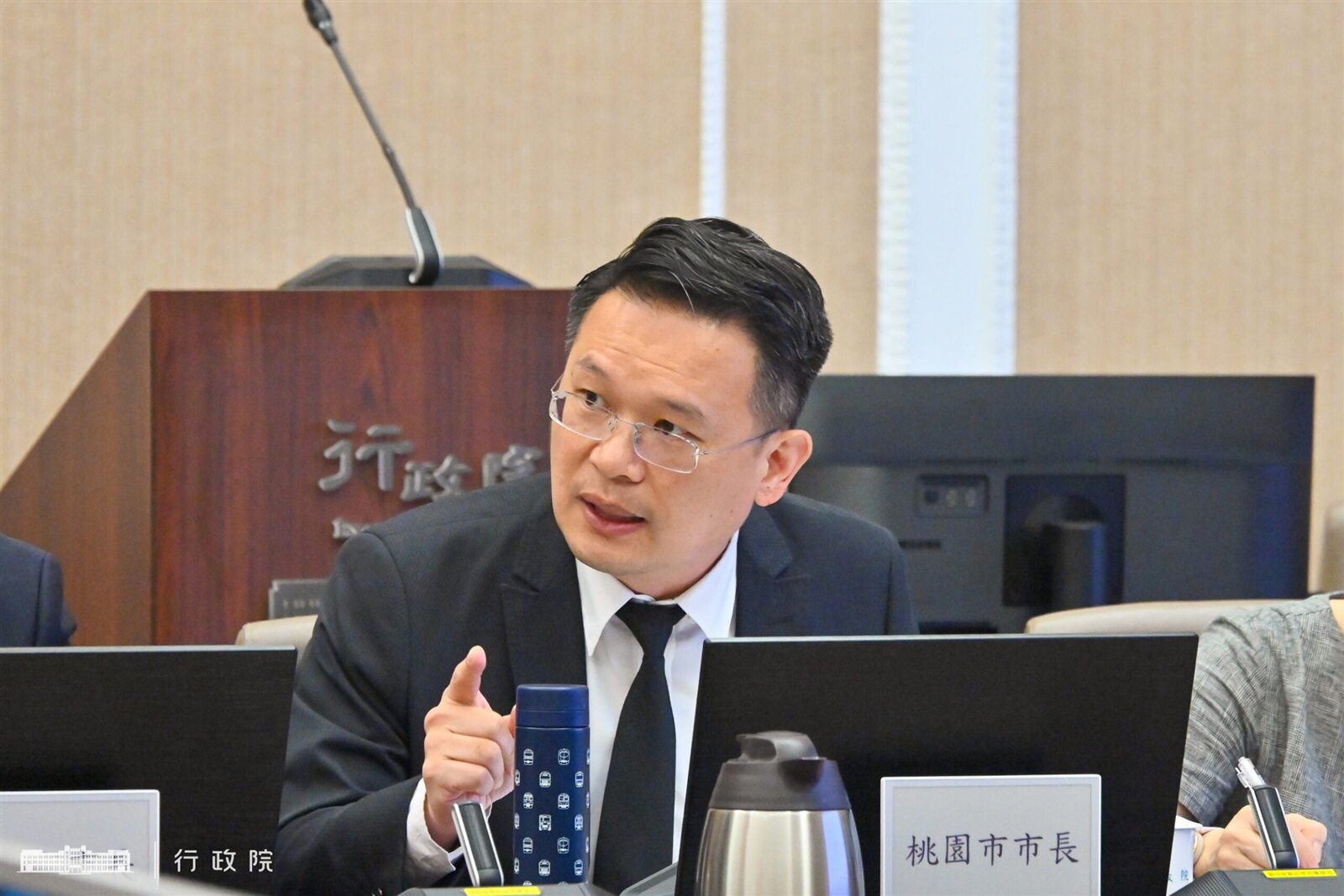 蘇俊賓建議中央應檢討現行做法。圖:行政院提供