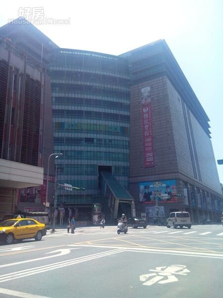 
京華城購物中心是松山區指標性區域，房價也居高不下。