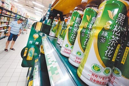 立法院5日通過《貨物稅條例》修正,在健康稅上給予無糖飲料免稅,期盼國人往無糖飲料進行消費習慣改變。(杜宜諳攝)