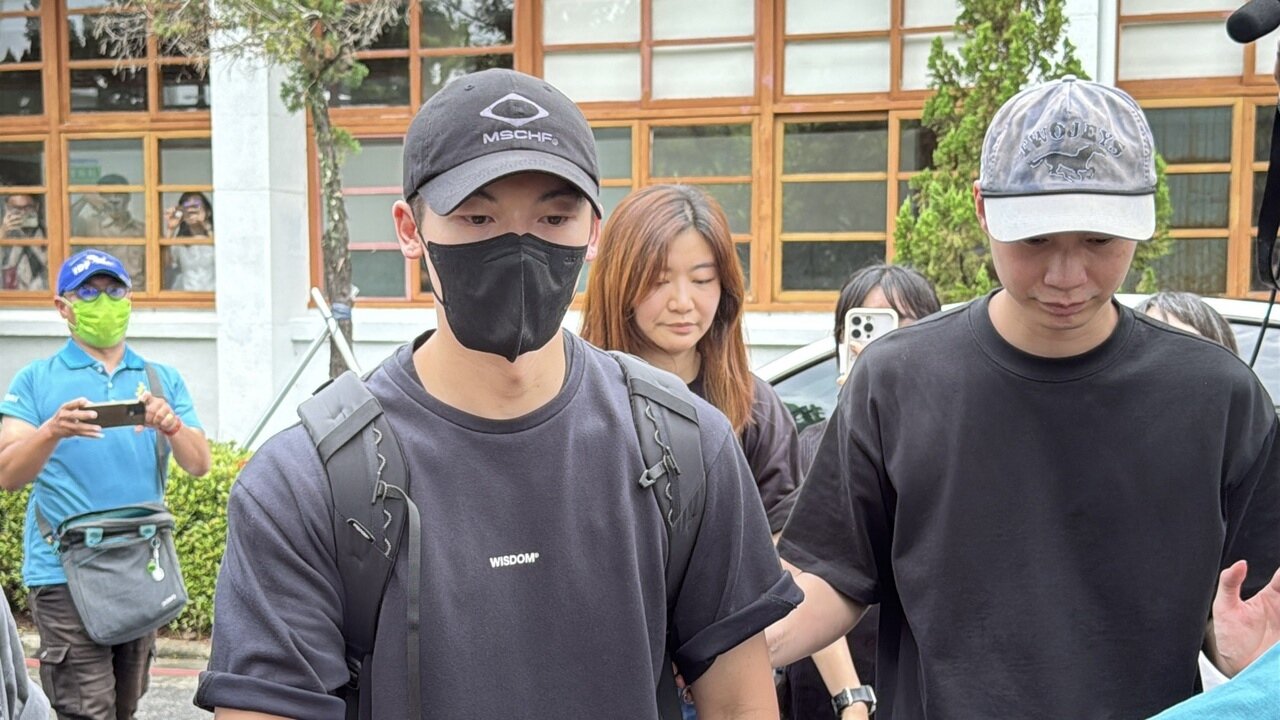 許光漢正式退役，從南投內政部役政司步出。 記者白振廷／攝影