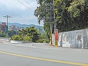 暖暖水源路塞爆　試辦假日禁右轉