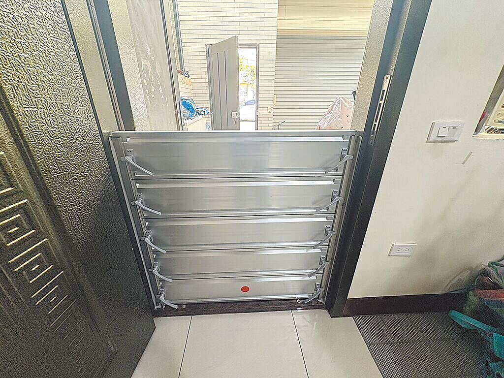 台南市接連在7月28日、8月2日遇上豪雨侵襲,先後造成溪北、溪南地區淹水災情,不少民眾希望政府補助設置防水閘門。圖/水利局提供