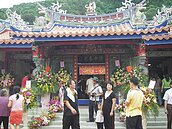 買地入住手臂竟現爪痕　莫非「狗靈」纏身？