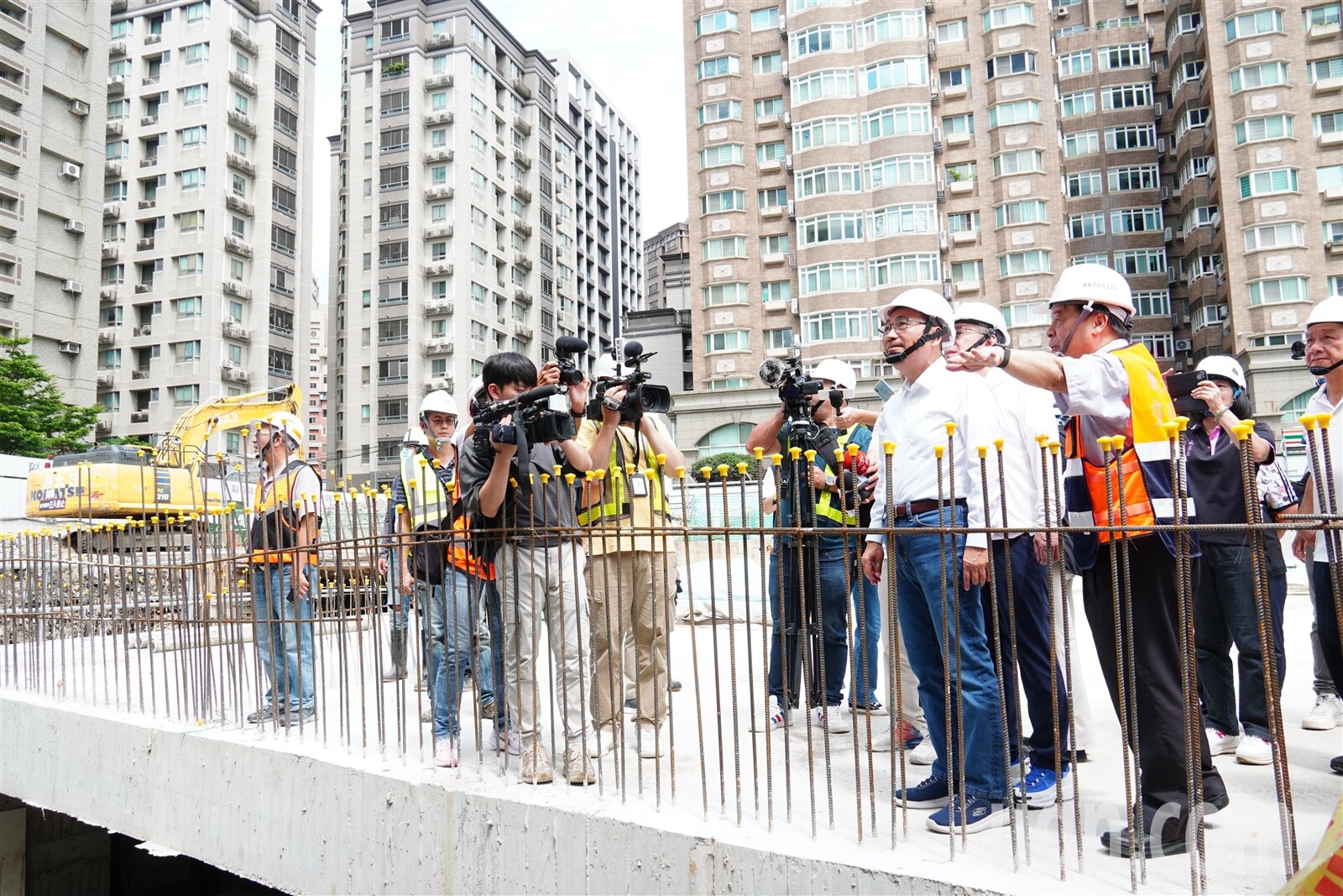 新北市長侯友宜視察永和區永平國小地下停車場。記者劉懿萱/攝影
