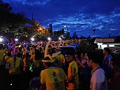 愛、熱血螢火蟲夜跑　鹿谷跑得「閃亮亮」！