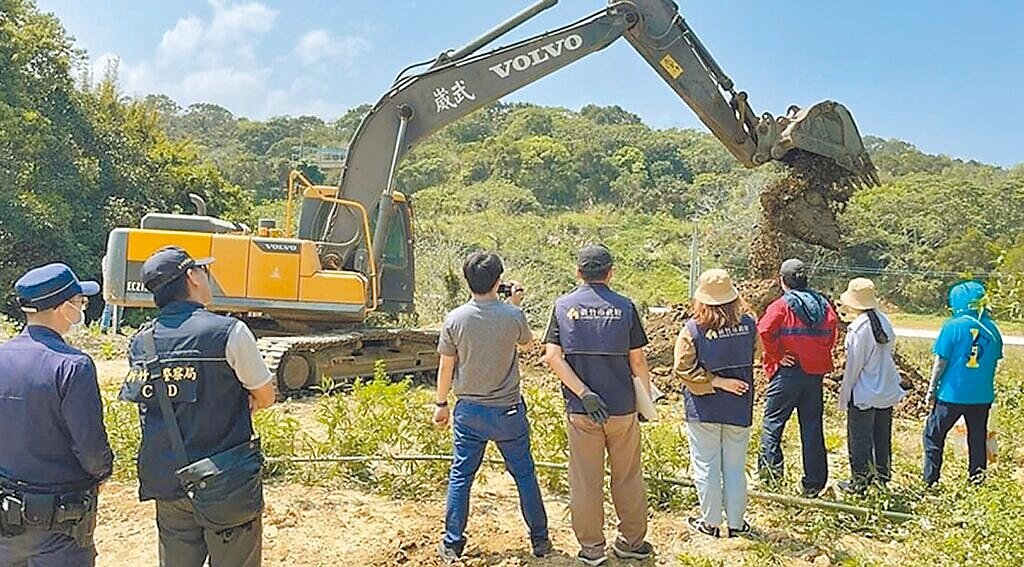 以吳男為首的廢土集團在新竹市4個地點亂倒營建廢棄物,獲利超過百萬元,竹檢偵結起訴11人。圖/竹檢提供
