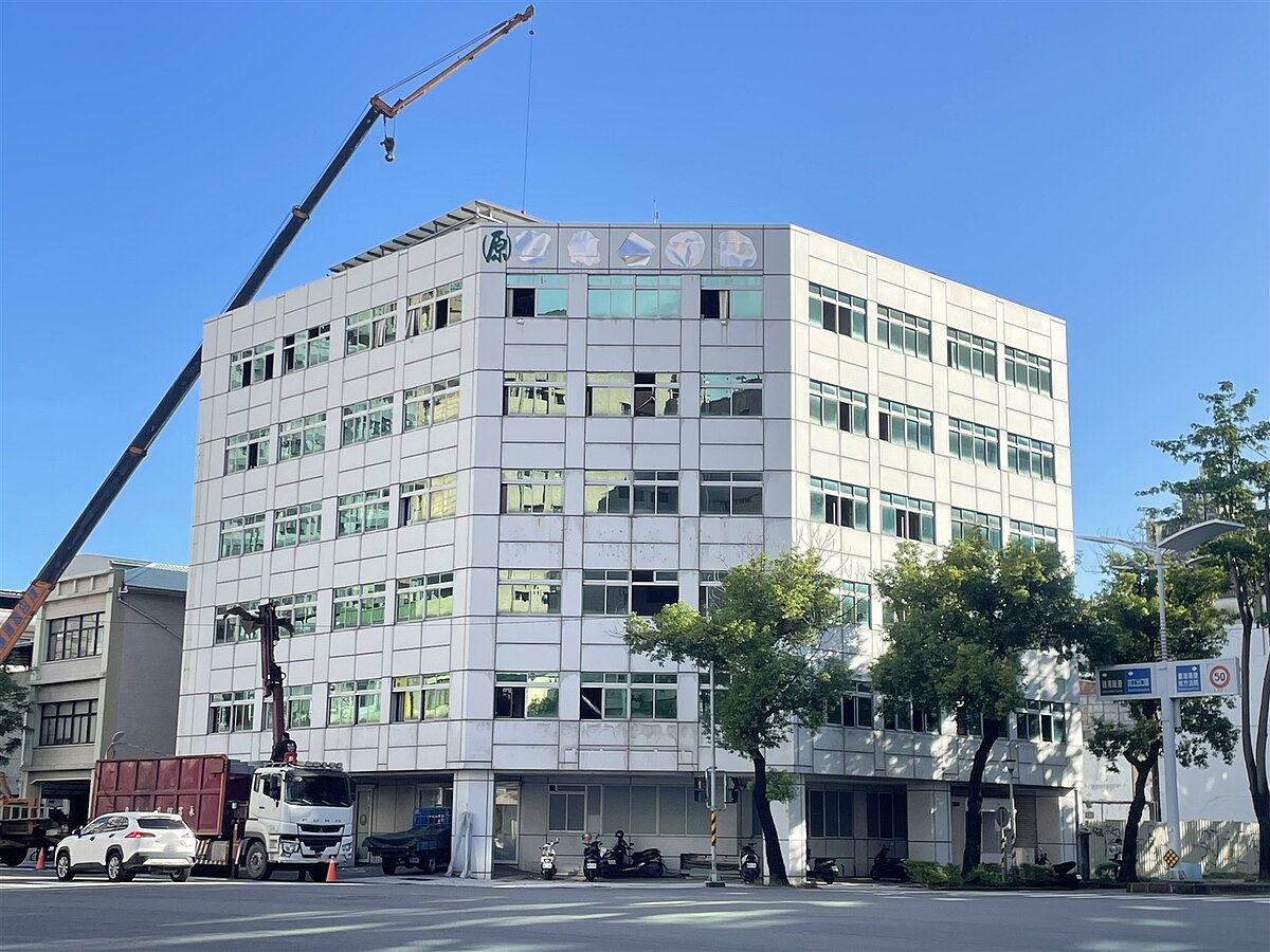 根據內政部實價登錄最新揭露,位於高雄市苓雅區成功一路知名老牌醫院「邱外科醫院」,去年12月以3.4億元成交。圖/台灣房屋集團趨勢中心提供