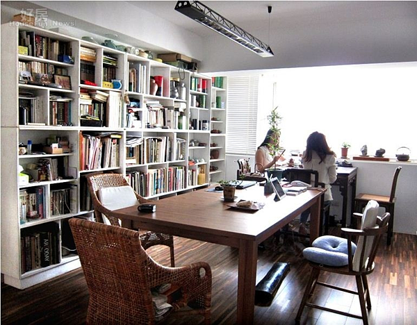 4. 大餐桌與泡茶桌是空間裡的焦點,並散發了休閒放鬆的氣息。