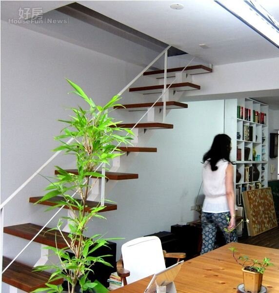 
5.	通往頂樓加蓋的樓梯造型簡單，卻為此空間營造了變化性。