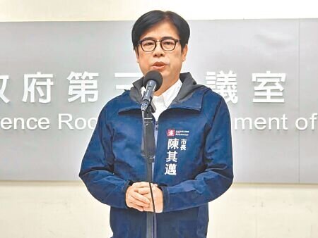 楊柳颱風直撲台灣,高雄市長陳其邁12日指出,「這一次再下大雨的話,恐怕會有致災風險」。(柯宗緯攝)