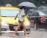 楊柳颱風眼清晰！　暴風圈今晨觸陸風雨加劇　最快中午前登陸台東