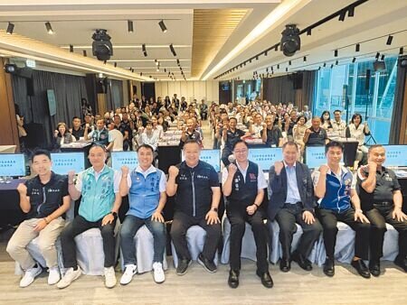 桃園市大園區基層座談12日登場,20位里長齊聚討論大園各地問題。(廖姮玥攝)