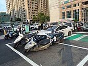 機車待轉區變待撞區？桃園5機車騎士停等紅燈被撞　竟是這原因