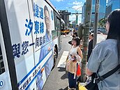 汐東線施工　公車分隔島下客