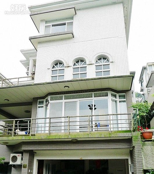 4.別墅外觀雖有二十年歷史,在早期吸引了許多名人入住。