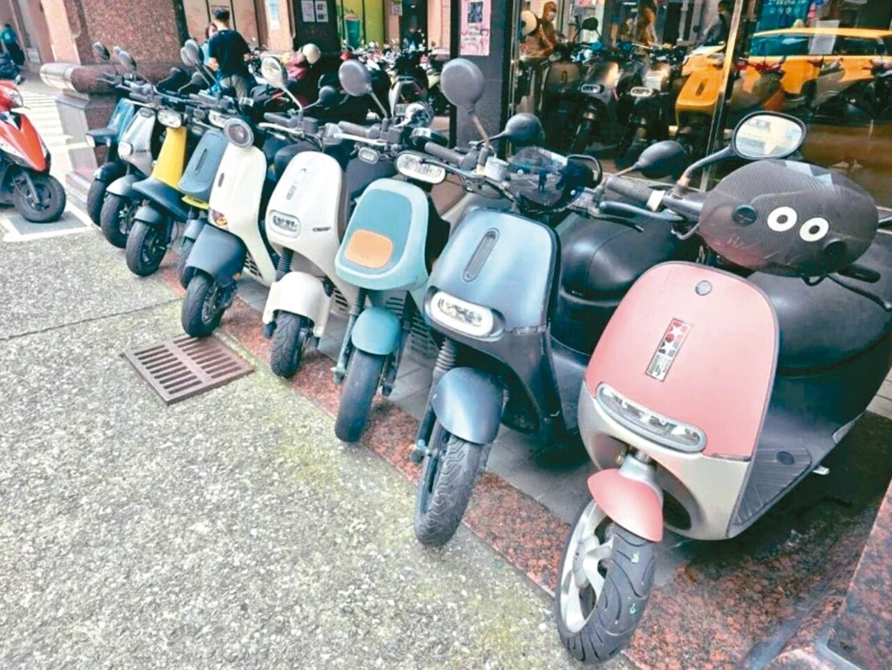 審計部總決算審核報告肯定基隆電動機車普及率高，但換電站不足，交車流程未臻完善待檢討改進。圖／聯合報系資料照片 